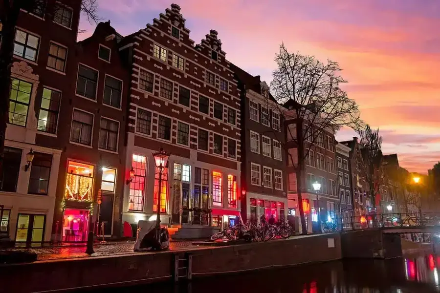 Відкрити для себе Червоний квартал Амстердама